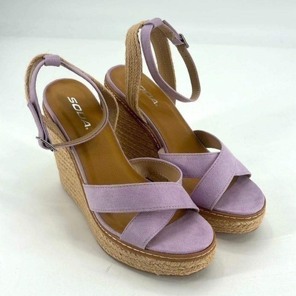 New in Box SODA lavenderr faux suede espadrille wedges size 9